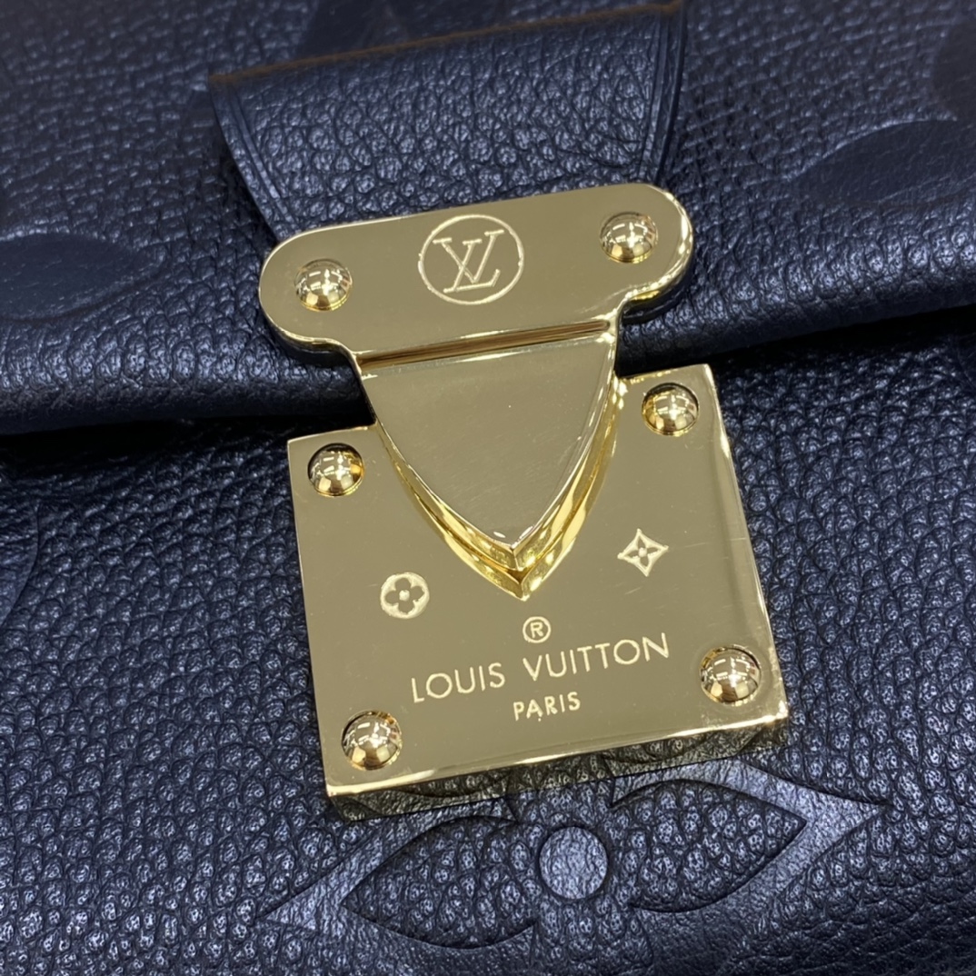 Louis Vuitton FAVORITE Monogram Shoudler Bag  M45813 Black